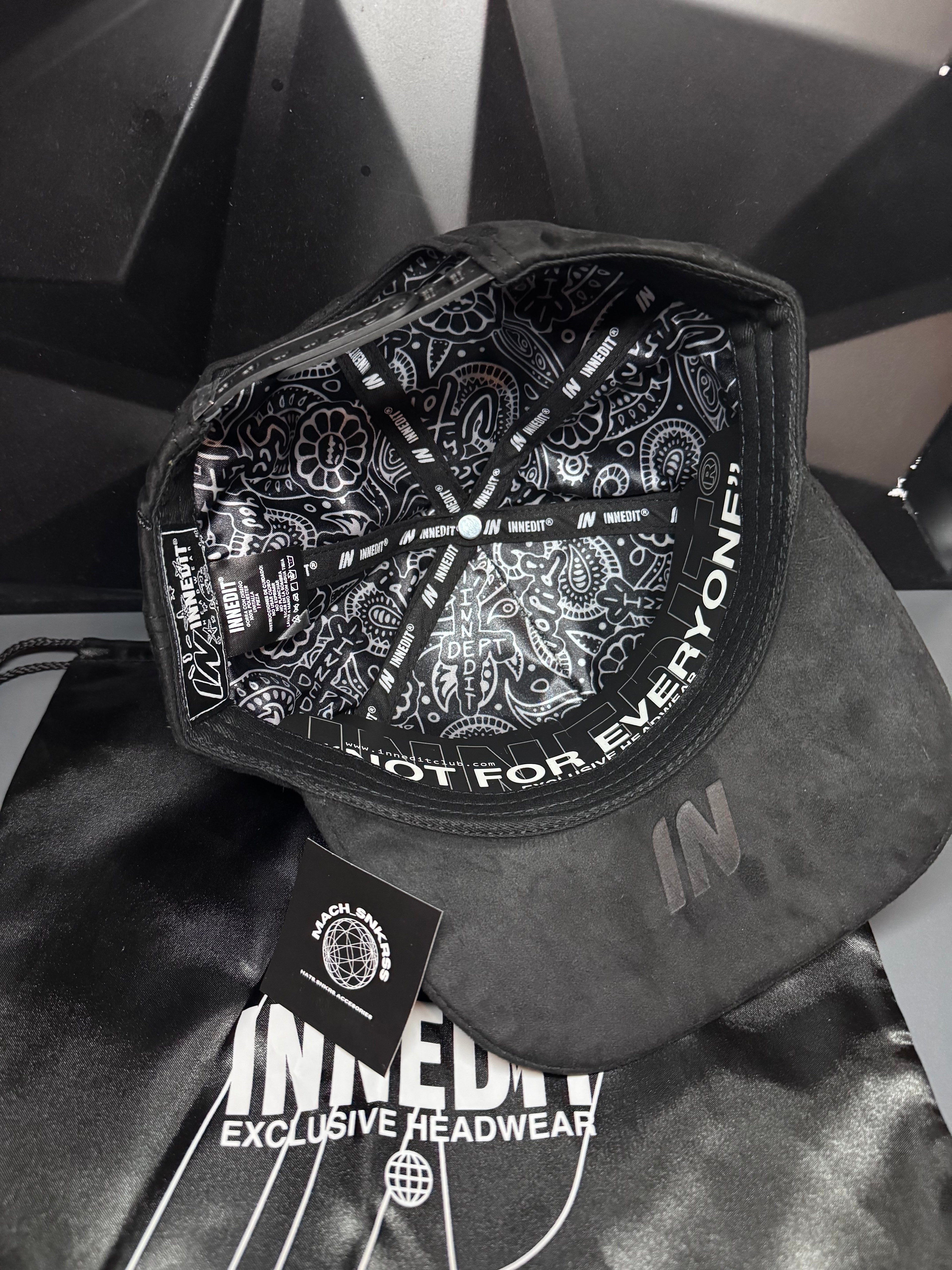 -  INNEDIT Crystals Black  -