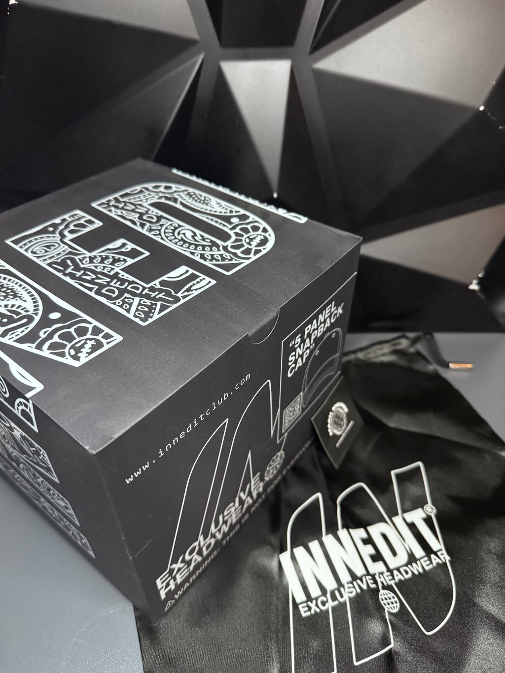 -  INNEDIT Crystals Black  -