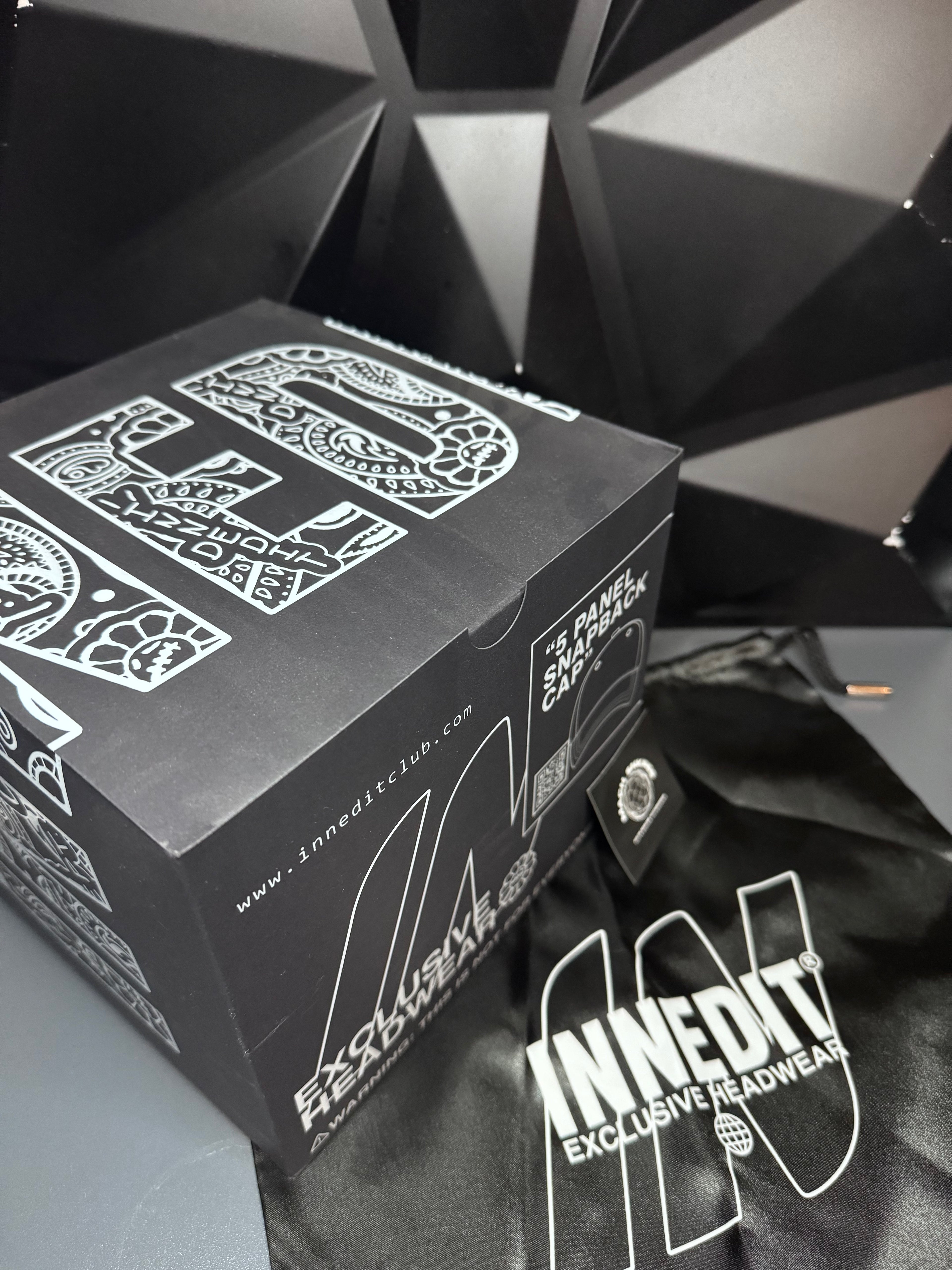 -  INNEDIT Crystals Black  -