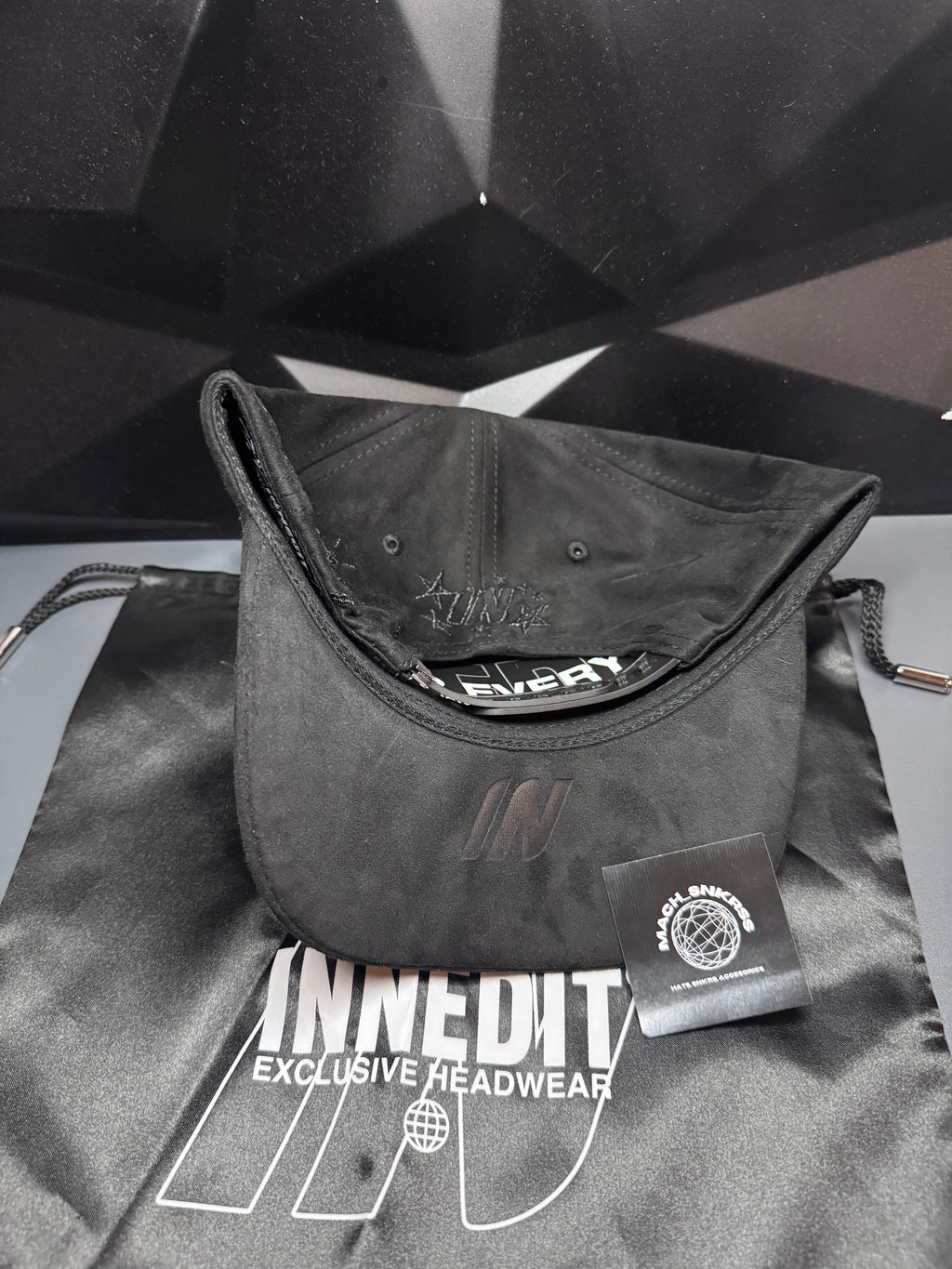 -  INNEDIT Crystals Black  -