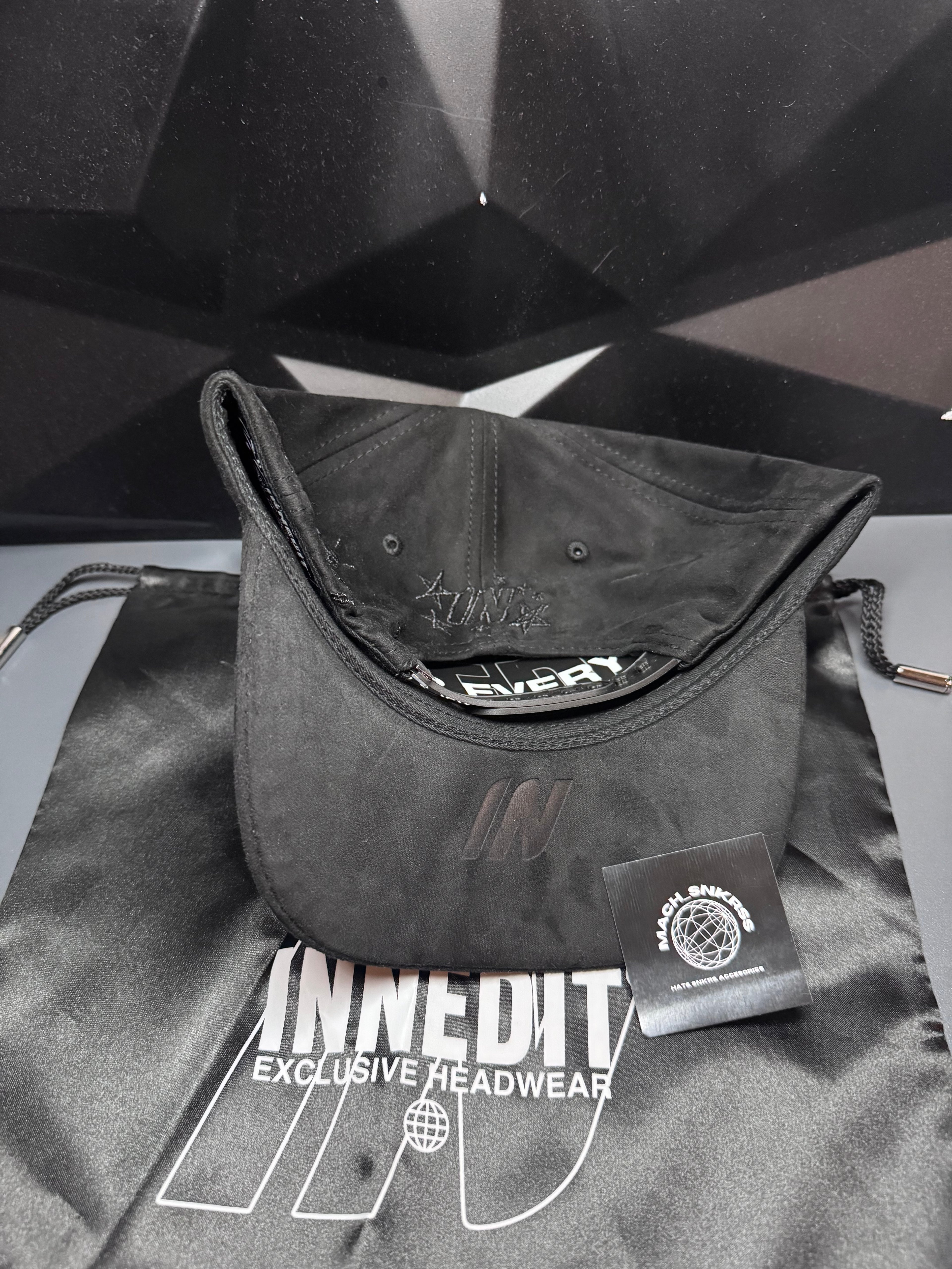 -  INNEDIT Crystals Black  -